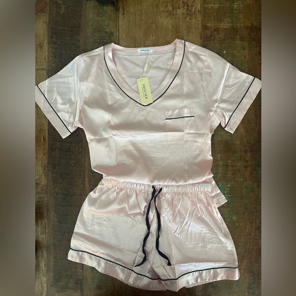 Elegant Pink Satin-like Pajama Set